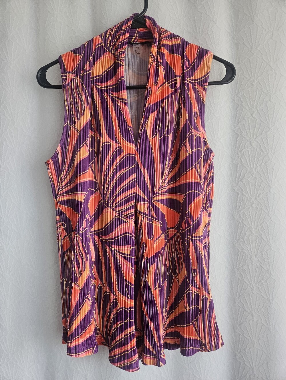 Cable & Gauge Sleeveless V-Neck Tank in Purple & Orange Floral Stripe SP